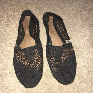 Black lace toms